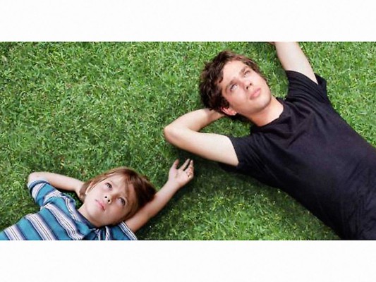 12. Boyhood:Los problemas de un hijo siempre serán los problemas de una madre. Esta historia dramática recorre 12 años de la vida de Mason (de los seis a los dieciocho). Durante ese periodo suceden todo tipo de cambios, mudanzas y controversias, desde cambios de colegio hasta primeros amores, desilusiones y momentos maravillosos. Un viaje íntimo y basado en la euforia de la niñez, los enormes cambios de una familia moderna y el inexorable paso del tiempo.