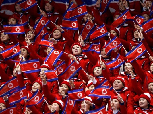 Corea del Norte envía una delegación de porristas a los Juegos Olímpicos de Invierno en Corea del Sur.