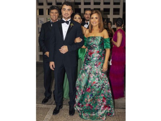 El novio Constantino Barletta y su madre Carla Barletta.