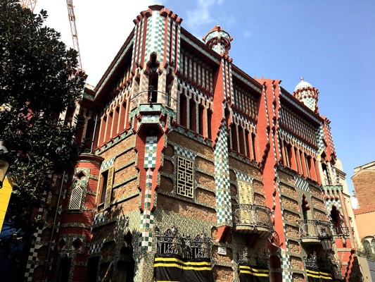 Casa Vicens, España<br/>Declarada como patrimonio mundial de UNESCO en el 2005, experimenta el modernismo visitando la primera obra de Gaudi en Barcelona.