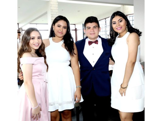 Valerie Cardona, Analucía Coello, Luis Acosta y Vanesssa Mencía