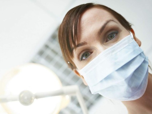 Ortodoncia. Diagnostican y tratan problemas dentales. Salario anual promedio: $221,390
