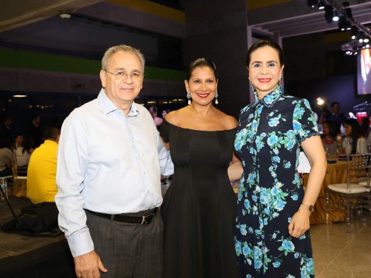 Moisés Starkman, Carmela Spinelli y Luz Ernestina Mejía (Foto: Héctor Mejía)