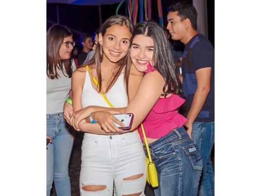 Welcome back Neón party XX de la EIS.