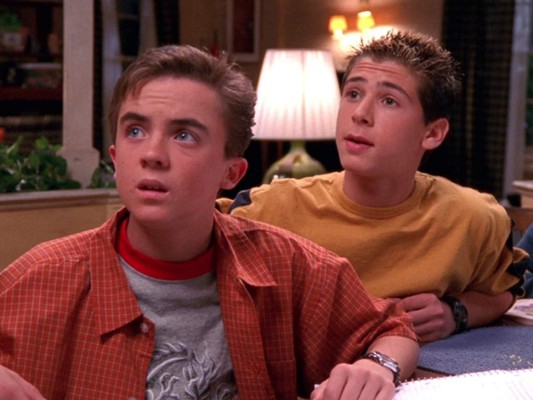 Malcom el de en medio<br/>¿Recuerdas este clásico? La mega popular serie -que aborda los divertidos problemas y situaciones de una familia en la que Malcom, uno de los hijos, parece ser el único sensato, o al menos el único que da señales de cordura- es uno de los nuevos titulos que tendrá Amazon en su plataforma de streaming <br/>