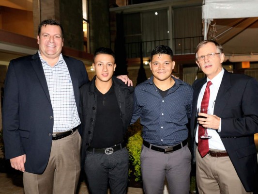 Recepción para despedir al embajador James Nealon