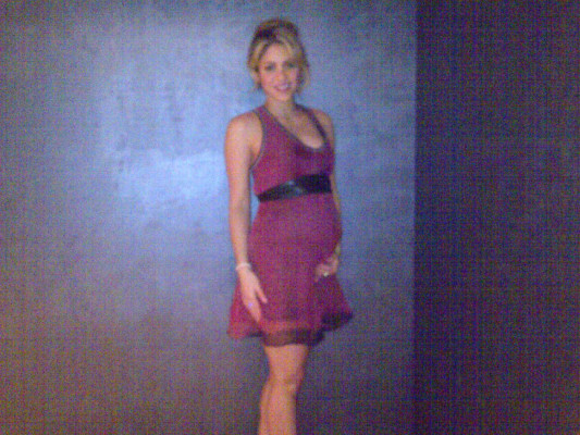 Shakira presume embarazo en Facebook