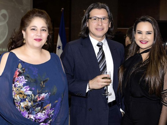 Club Rotario reconoce a destacados empresarios de C.A.  