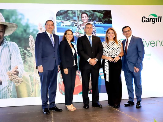 Juan Carlos Sikafy, Lissa Miller, Farid Kattum, Blanca Villela y Juan José Cruz