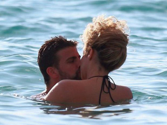 Shakira en diminuto bikini en Hawaii