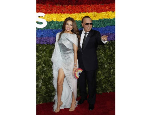 Los latinos también estuvieron presentes en la premiación Thalia y su esposo Tommy Mottola