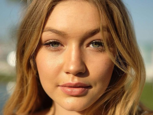 Gigi Hadid celebró su cumpleaños 24 al estilo denim