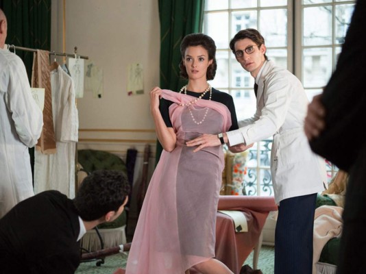 'Yves Saint Lauren' El biopic sobre el diseñador protagonizado por el pluscuamperfecto Gaspard Ulliel cuenta con el sello de aprobación de Pierre Bergé socio y compañero del modista de la rive gauche. Sólo por eso y por la increíble transformación de su protagonista valdría la pena pero es que, además, ninguna fashionista que se precie debería pasar por alto cualquier dato nuevo sobre la vida del creador del vestido Mondrian.