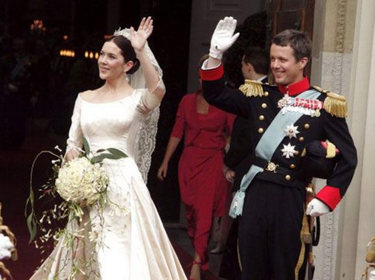 7. La boda de Mary y Federico de Dinamarca: La pareja mantuvo una relación a distancia durante tres años, pero finalmente se acabaron prometiendo en octubre de 2003 y el 14 de mayo de 2004, el cuento de hadas se hizo realidad.