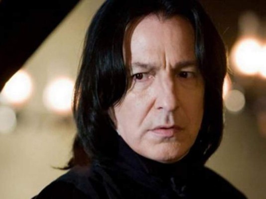 Alan Rickman, una de las grandes figuras del cine británico y conocido por su papel del profesor Severus Snape en la saga del niño mago Harry Potter, murió a los 69 años a causa de un cáncer.