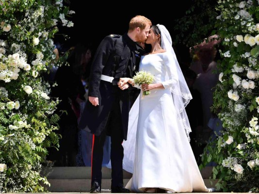 11.Boda Meghan y Harry: la historia de amor del príncipe Harry y Meghan Markle podría formar parte del guion de cualquier película romántica, la actriz de cine conoció en una cita a ciegas al nieto de la Reina de Inglaterra ambos se enamoran y solo un año y medio después proclaman su amor al mundo oficializando su compromiso.<br/>