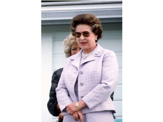 La Reina Isabel II en un juego de Polo en 1987