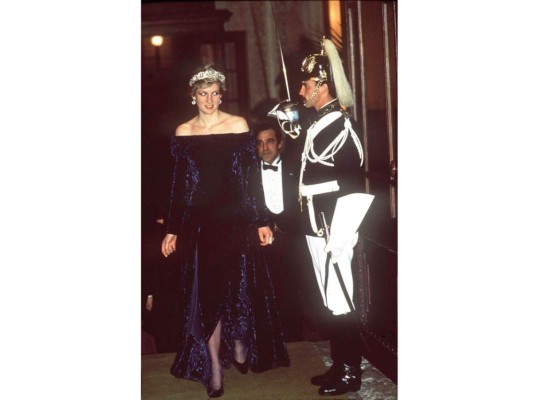 La tiara de la familia Spencer está hecha de diamantes, que tienen forma de tulipanes y estrellas