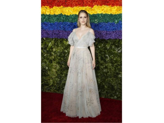 Rachel Brosnahan, una de las actrices del momento por su papel en la comedia “Marvelous Mrs. Maisel” formó parte de la entrega de los esperados premios