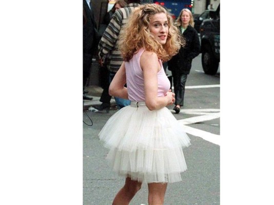 10 de los looks más icónicos de Carrie Bradshaw