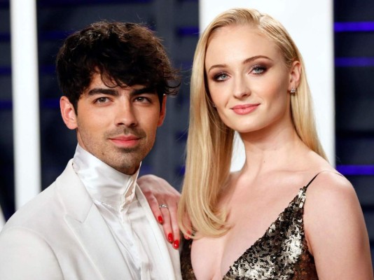 Sophie y Joe Jonas celebran su luna de miel en Las Maldivas