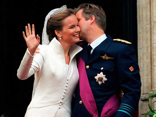 9. La boda de Matilde y Felipe de Bélgica: El 4 de diciembre de 1999, la joven condesa Mathilde d’Udekem unía su destino al del príncipe Felipe de Bélgica, en una boda 100% sangre azul, lo que es cada vez más extraño en las bodas reales.<br/>