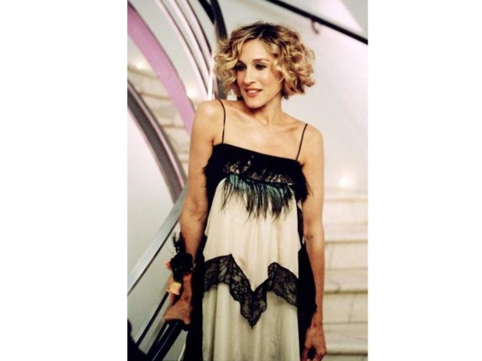 10 de los looks más icónicos de Carrie Bradshaw