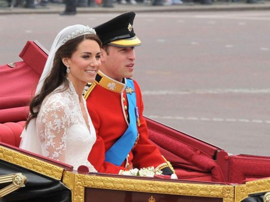 10.La boda de Kate y Guillermo: Kate y Guillermo supieron hacer de su boda real una ceremonia emotiva, feliz y llena de amor que permanecerá en nuestra memoria durante mucho tiempo.<br/>