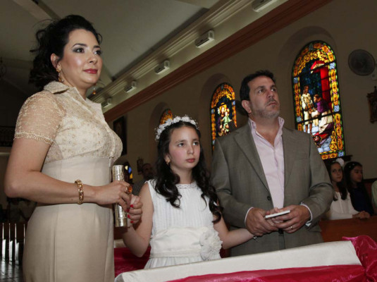 La primera comunión de Gaby Abudoj