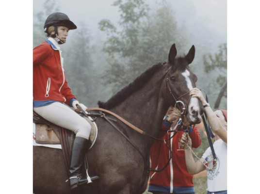 Ana de Inglaterra<br/> La hija de la reina Isabel II representó a los royals en el deporte ecuestre participando en el equipo británico de equitación en la categoría individual en los Juegos Olímpicos de 1976.<br/>