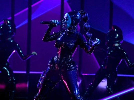 Así también talentos más recientes de la gran industria como Doja Cat dominaron el escenario.