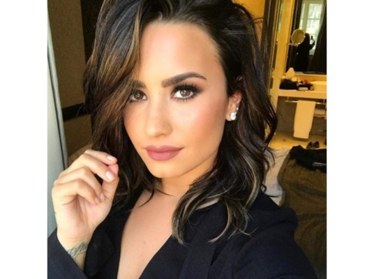 Demi Lovato crea línea de mascarillas en honor del mes del orgullo