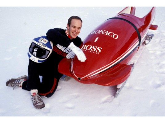 Alberto de Mónaco<br/>Él es un apasionado del bobsleigh, llegando a participar cinco veces consecutivas bajo este deporte en los Juegos Olímpicos de Invierno. Actualmente es miembro del comité olímpico internacional.<br/>