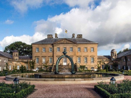 Dumfries House: Es una de las propiedades que está abierta como museo, estuvo a punto de ser vendida por los royal.