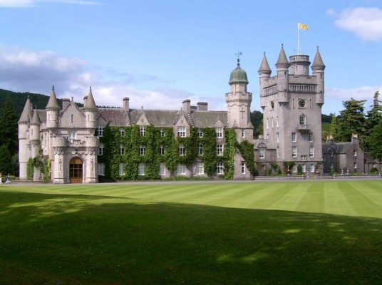 Balmoral Castle: La reina Victoria y el príncipe Alberto compraron este castillo en 1852.