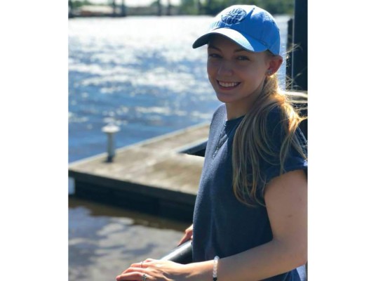 La chica de veintidós años quería convertirse en una bloguera de viajes reconocida.