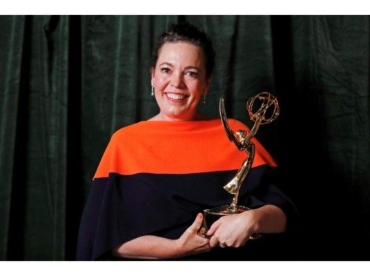 Olivia Colman - Actriz principal en una serie dramática.