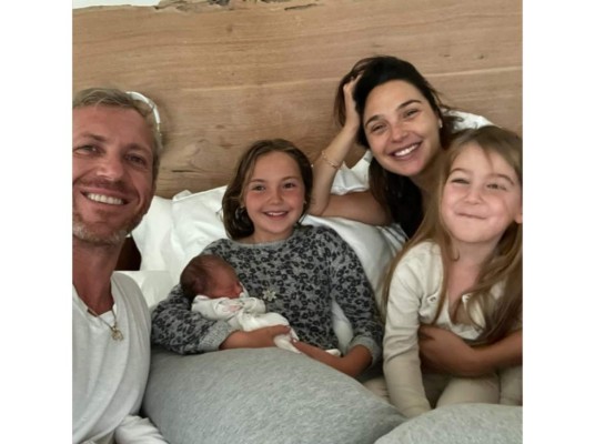 Gal Gadot y Yaron Varsano sorprenden con su tercera hija nombrada Daniella.