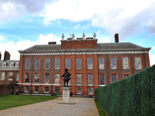 Kensington Palace: Fue la casa de habitación de la princesa Diana hasta su muerte, lo sigue siendo del hijo mayor de Lady Di, William, y su familia.