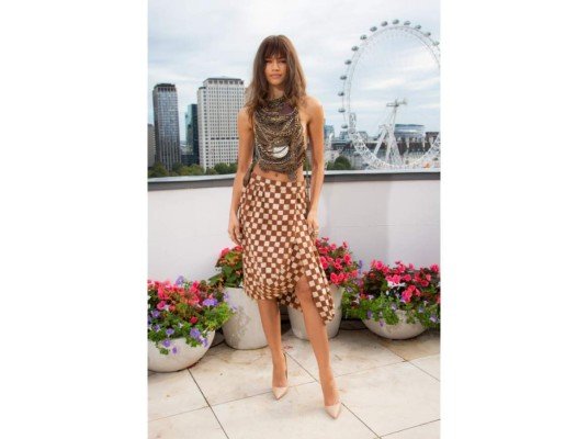 El estreno de Dune en Londres nos dio a una Zendaya hermosa, vestida de la firma Vivienne Westwood.