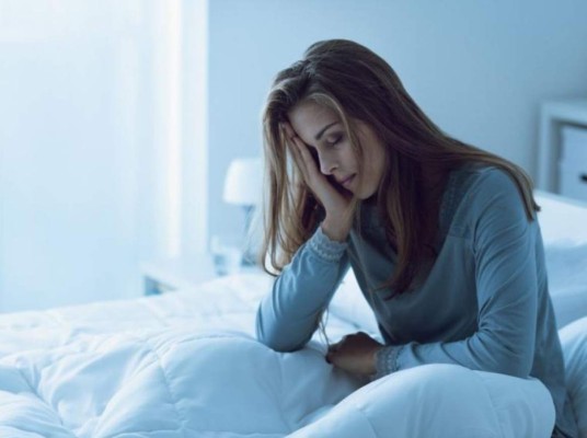 La falta de horas de sueño puede ocasionar problemas de concentración, irritabilidad, fatiga produciendo un desgaste de la salud.