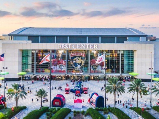 El lugar designado para esta ceremonia es el BB&T Center ubicado en Florida, también va a contar con una alfombra roja previo al evento.