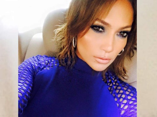 Jennifer Lopez se somete a dramático corte de cabello