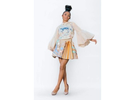 Yara Shahidi<br/> Dejando de lado los vestidos largos, Shahidi utilizó un mini vestido de Dior de colores nude y pasteles con unas mangas acampanadas. <br/>