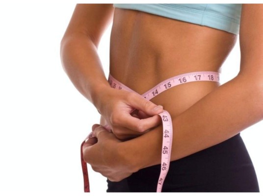 Pierdes grasa en el abdomen. ¡Increíble pero cierto! Esto se debe a que cuando duermes sin ropa duermes más y descansas profundamente. Por otro lado, ayuda a mantener bajo control el hambre y la energía.