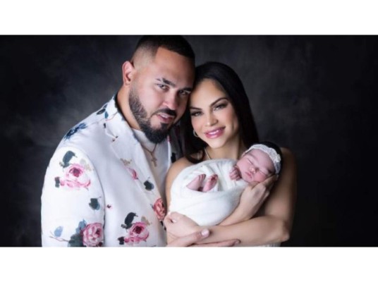 Natty Natasha y Pina<br/>Nombraron a su hija Vida luego de su nacimiento.<br/>