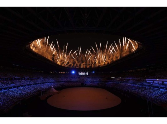 ¡Los fuegos artificiales no podrían faltar!