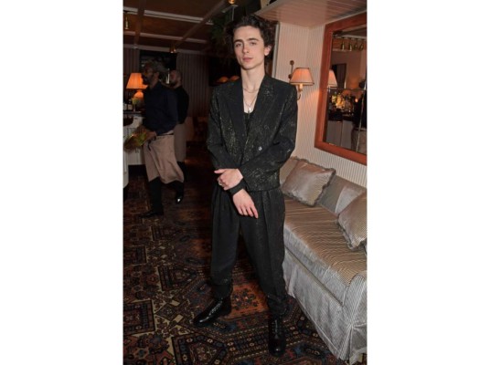 Timothée vistiendo Saint Laurent en el cóctel de recepción de DUNE en Londres.