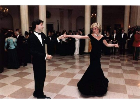 En 1985 vivió uno de los momentos más emocionantes y divertidos de su histora: bailó con John Travolta.