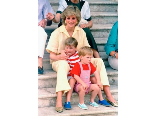 Algo de lo que la princesa estaba orgullosa era de ser madre. Aquí hacemos recuerdo de su viaje a Australia con sus dos hijos.